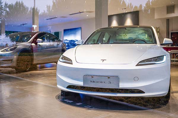 Tesla no cumplió con las expectativas de ganancias ni ingresos, pero logró mejorar en margen bruto y Ebitda. Foto: Bloomberg