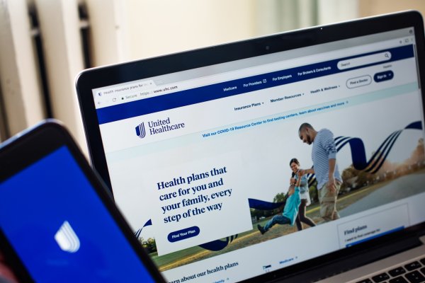 Acciones de UnitedHealth, matriz de Banmédica, profundizan caída tras reportes sobre investigación por eventual fraude de seguros