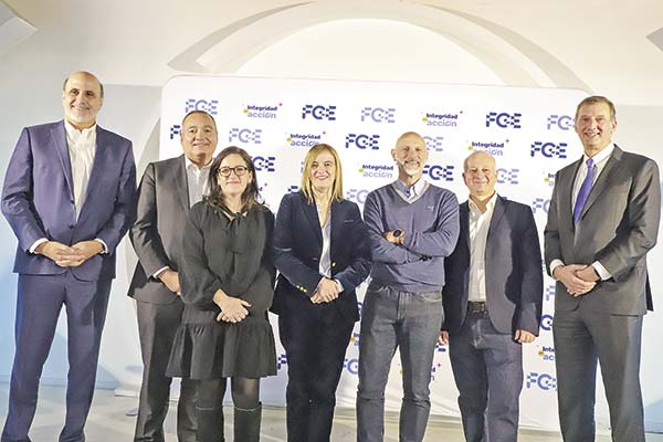 De Izquierda a derecha, Jaime García de Servipag; Alejandro Romero de BancoEstado Microempresas; Francisca Martin, gerenta general de FGE; Margarita Walker. Fotos: Pablina Salinas