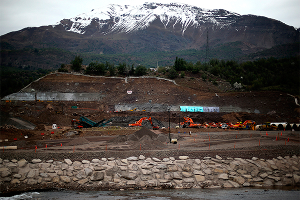 Respira Alto Maipo: AES Gener amplía contrato con Strabag y mejora opciones para renegociar financiamiento