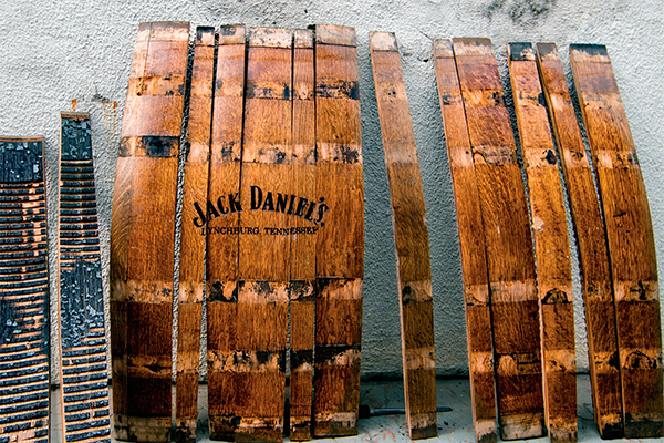 Jack Daniel’s convierte sus barriles en bicicletas y tablas de surf