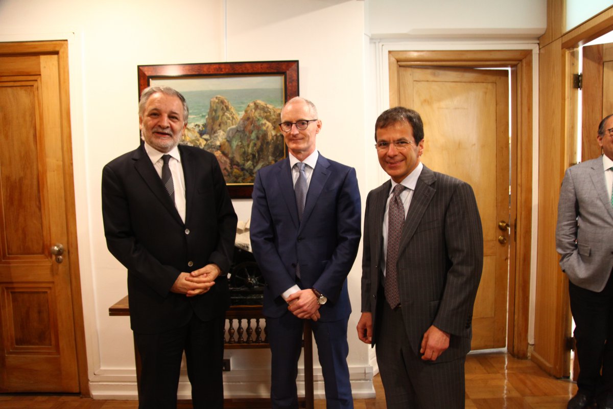 <p>Jochen Tilk, CEO de PCS, llegó acompañado de José María Eyzaguirre, socio de Claro & Cia., a reunirse con Eduardo Bitran de Corfo. / Foto: Julio Castro.</p>