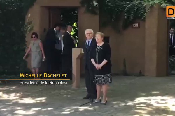 <p>Bachelet visita a Piñera para el tradicional desayuno post elección entre mandatarios</p>