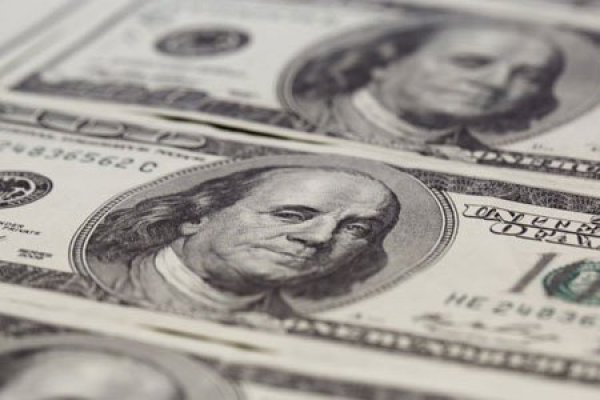 <p>El dólar sigue bajando a nivel mundial y en Chile retoma camino para acercarse a los $ 600</p>