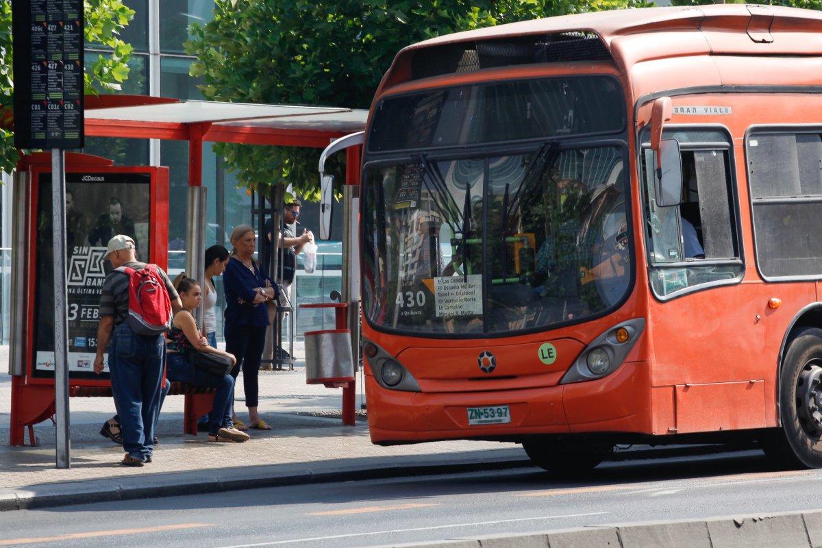 <p>Ministerio de Transportes entrega antecedentes y se respalda en el CDE para revertir paralización de licitación del Transantiago</p>