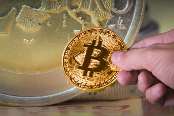 De mal en peor: tras derrumbarse 30% en enero el bitcoin ahora quiebra los US$ 9.000