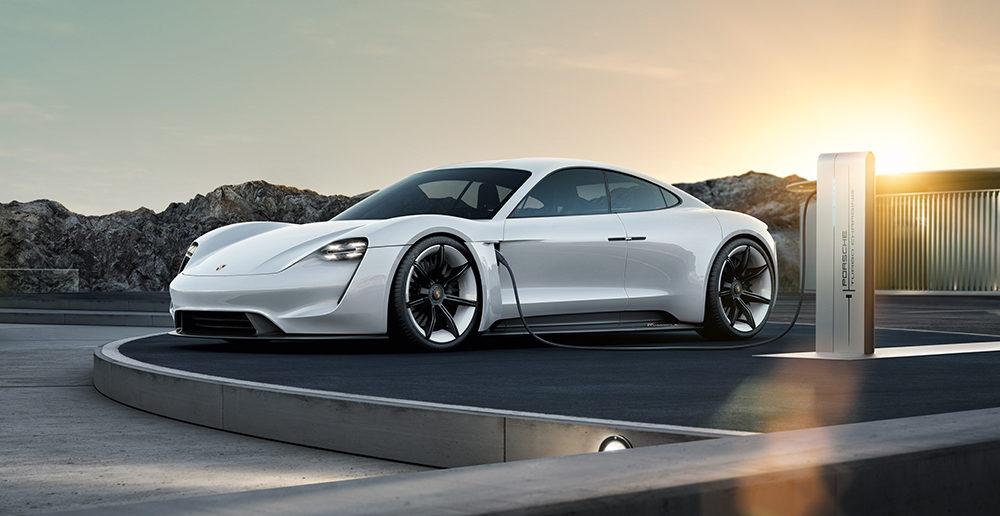 <p>Porsche duplicará su inversión en electromovilidad a 2022</p>