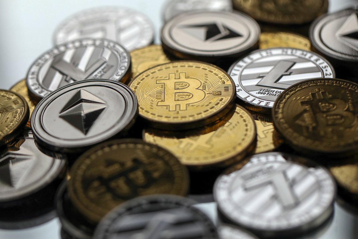 <p>Criptomonedas operan a la baja y bitcoin vuelve a alejarse de los US$ 11.000</p>