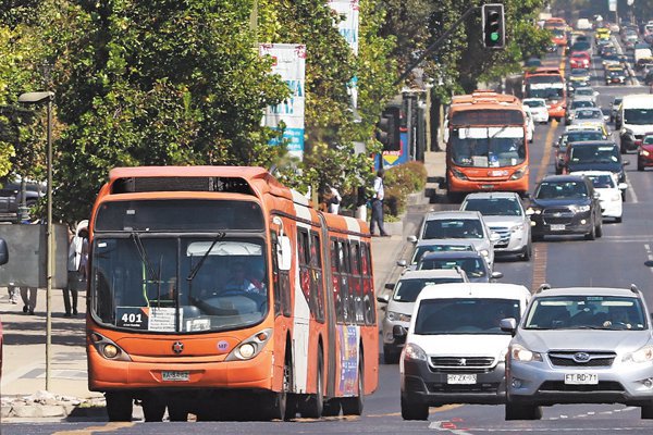 Transantiago: buscan bajar costos de extensión de contratos