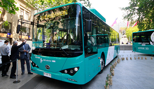 <p>Enel afina los últimos detalles para traer 120 buses eléctricos para el Transantiago</p>