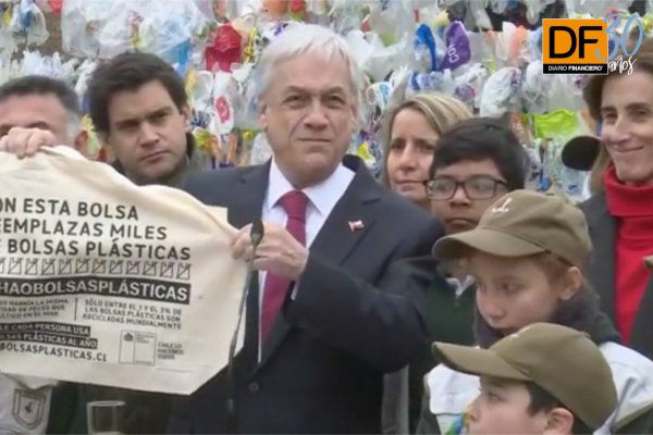 <p>Ahora en DF: Piñera celebra crecimiento económico y ley de eliminación de bolsas plásticas en comercios</p>