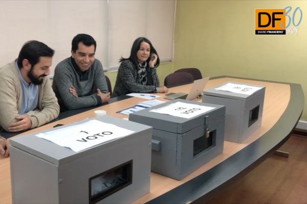 <p>Ahora en DF: Reñidas votaciones por el decanato de la FEN</p>