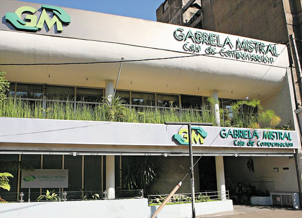 <p>La Araucana y Los Héroes presentan ofertas y disputan operación para fusionarse con Gabriela Mistral</p>