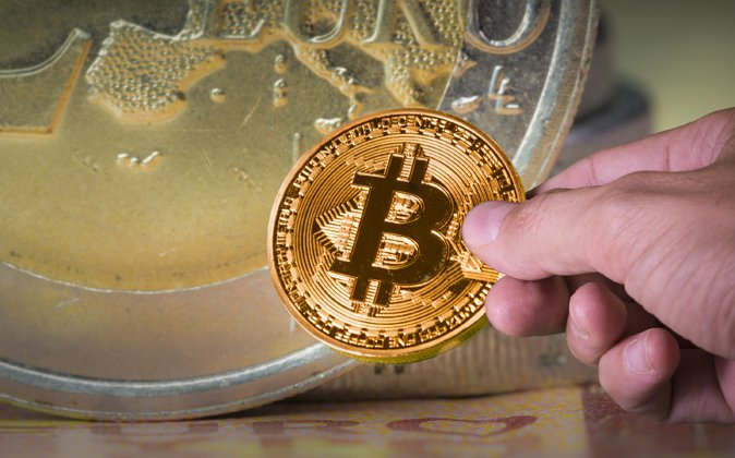 <p>UBS calculó el valor al que debe llegar el bitcoin para equipararse al dólar</p>