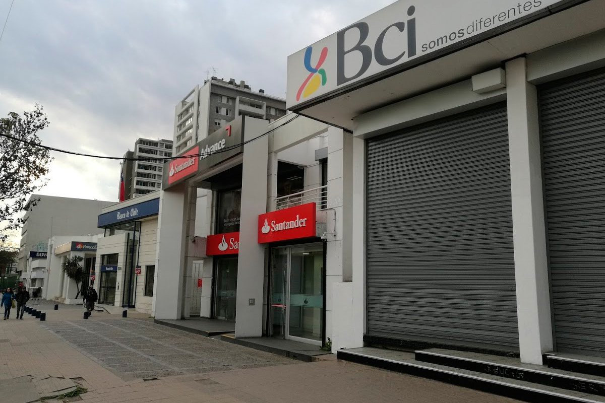 <p>Banco de Chile vuelve a tomar la delantera y destrona a Santander en utilidades a julio</p>