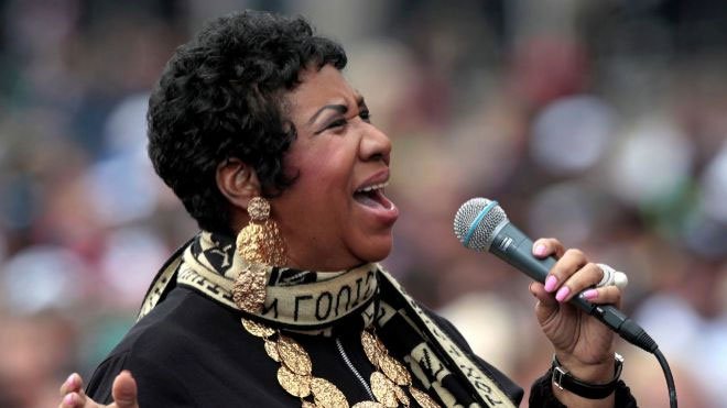 <p>La cantante de soul Aretha Fraklin fallece a los 76 años</p>