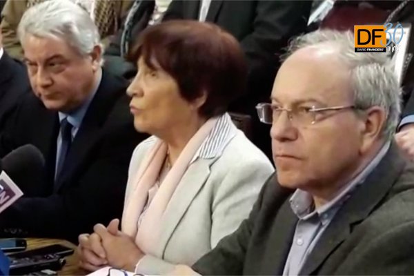 <p>Ahora en DF: Diputada Hertz oficializa acusación constitucional contra tres ministros de la Corte Suprema</p>