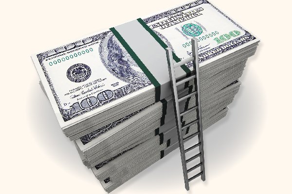 ¿Dólar a $ 700? Mercado lo ve posible pero prevé baja hacia fin de año