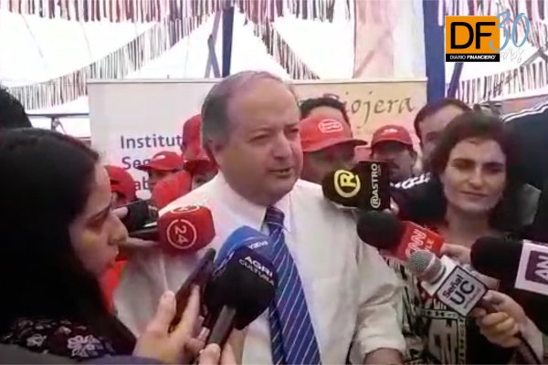 <p>Ahora en DF: Monckeberg hace un llamado a respetar los feriados irrenunciables de los trabajadores</p>