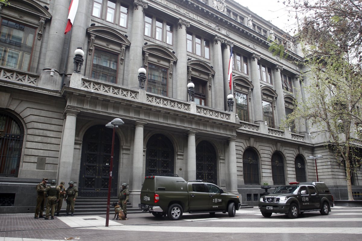 <p>Carabineros descarta existencia de bomba en casa matriz de Banco de Chile</p>