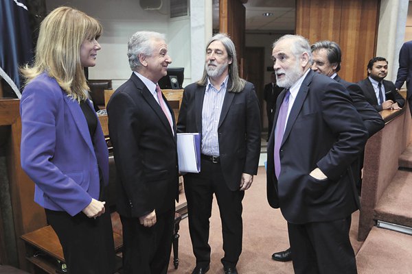 Presupuesto: Oposición le muestra los dientes a Larraín y advierten que “cifras en Salud no calzan”