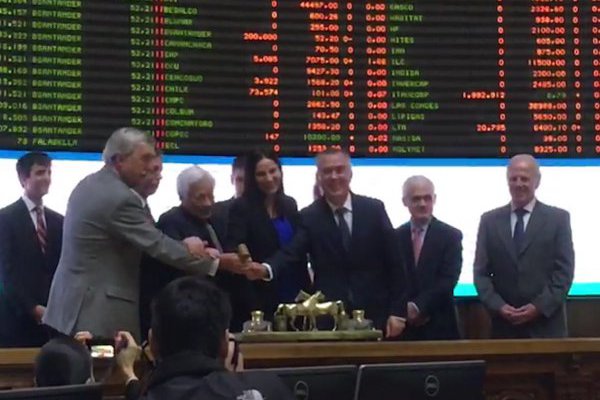 Ahora en DF: Bolsa de Santiago hace Ring The Bell sobre educación financiera