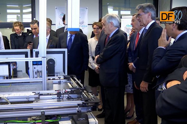 <p>Ahora en DF: Piñera visita a la sede de Siemens y su centro de capacitación en Berlín</p>