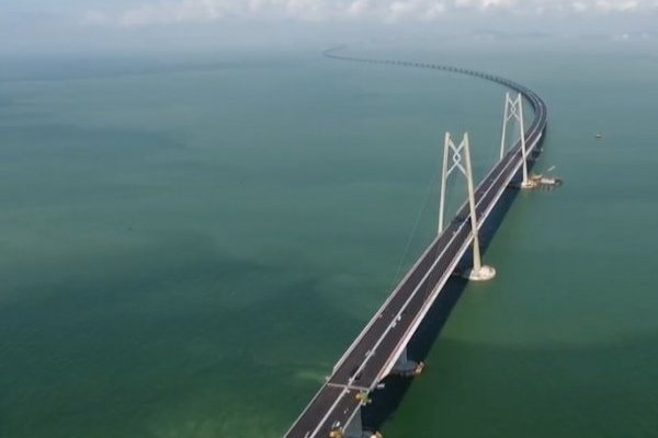 <p>Ahora en DF: El presidente de China, Xi Jinping, inauguró el mayor puente marítimo del mundo</p>