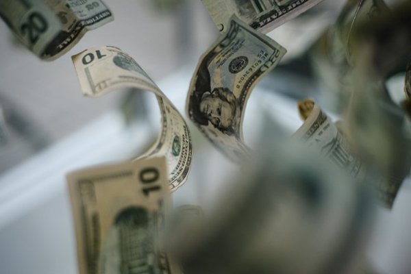 <p>Dólar en Chile retoma los $ 670 ante menor apetito por riesgo tras caídas de las bolsas</p>