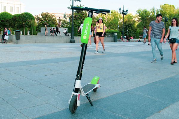 Madrid da 72 horas a Lime y a otras firmas para que retiren todos sus scooters de las calles