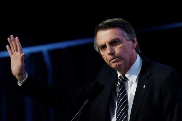 Bolsonaro dice que "pagará" si son ciertas sospechas de evasión de exasesor