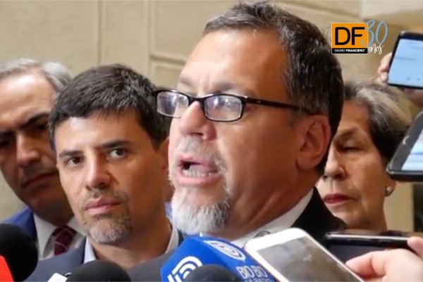 <p>Ahora en DF: Parlamentarios hacen un llamado al gobierno a intervenir en el conflicto portuario en Valparaíso</p>