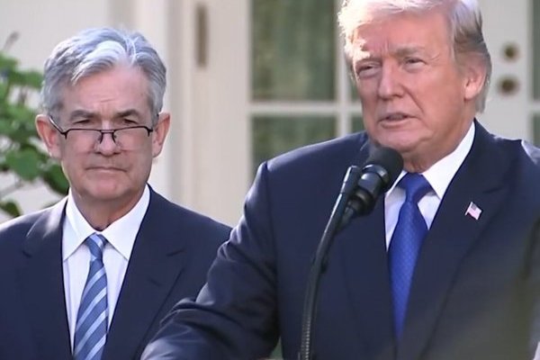 Trump en guerra con la Fed: ¿Qué hay detrás de la batalla por la política monetaria de EEUU?