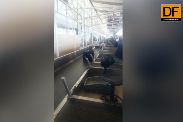 <p>Ahora en DF: Colapso en el aeropuerto por problemas en huincha transportadora de equipaje</p>