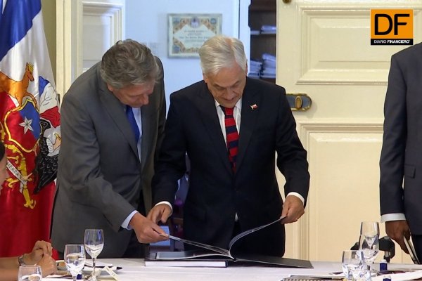 <p>Ahora en DF: Piñera sostuvo primera reunión del año con los ministros en La Moneda</p>