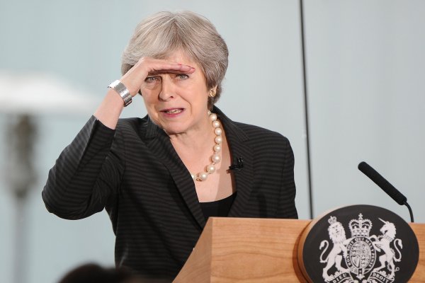 Día clave para el Brexit y May lucha por salvar su plan