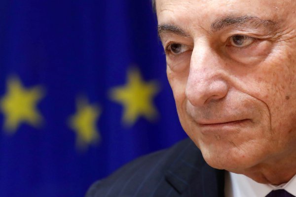 Draghi advierte que economía de la zona euro es más débil de lo anticipado