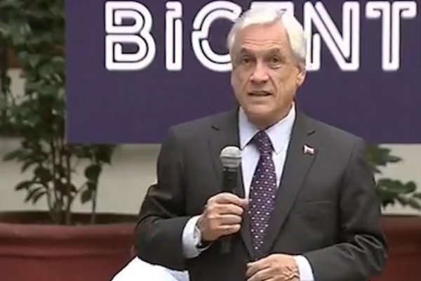 <p>Ahora en DF: Piñera defiende el proyecto de ley "Admisión Justa" en reunión con directores de liceos emblemáticos</p>