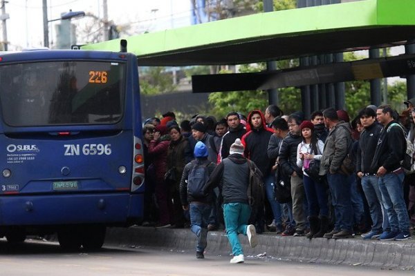 <p>Tres líneas del Transantiago sacan nota roja en indicadores de calidad en el horario punta</p>