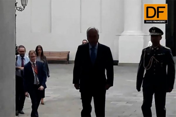 <p>Ahora en DF: Presidente Piñera llega a La Moneda para encabezar comité político</p>