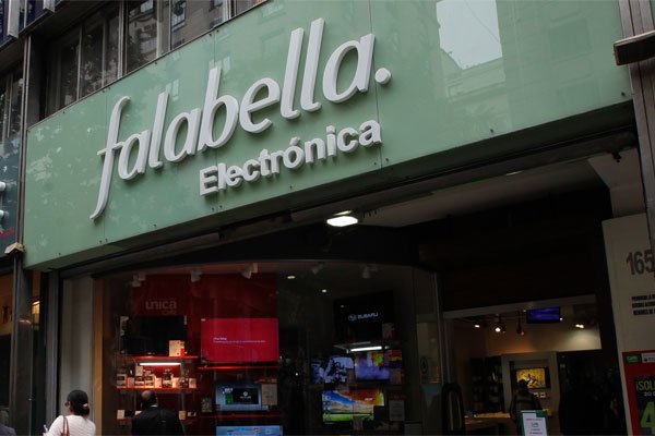 Falabella baja en bolsa tras reportar una caída en las ganancias y arrastra al IPSA