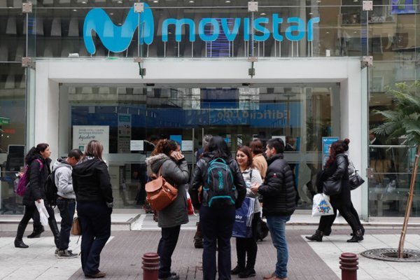 Movistar despide a cerca de 100 empleados en Chile