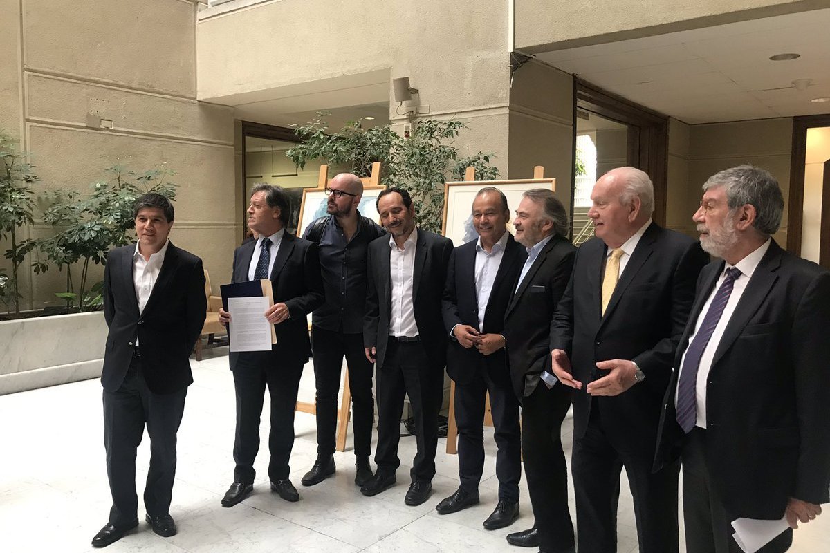 <p>Oposición firma petitorio y dice que plazo para votar reforma tributaria dependerá de las respuestas de Hacienda</p>