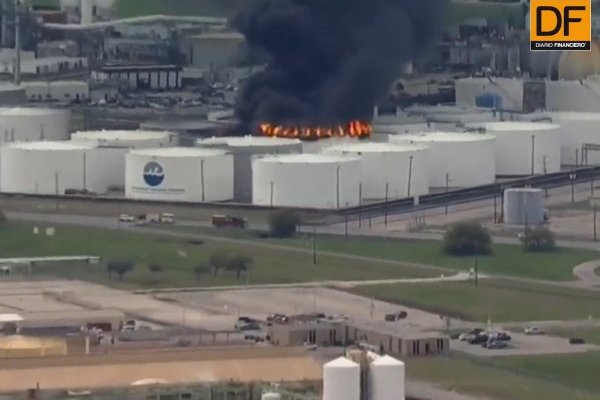 <p>Ahora en DF: Incendio en refinería de petróleo en Carson, California</p>