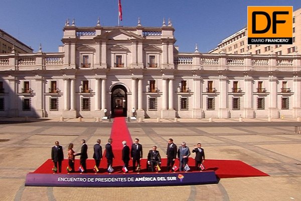 <p>Ahora en DF: Así recibió Piñera a los mandatarios para participar en Prosur</p>