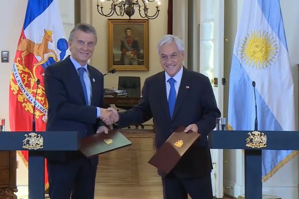 Chile y Argentina firman acuerdo comercial que elimina el roaming