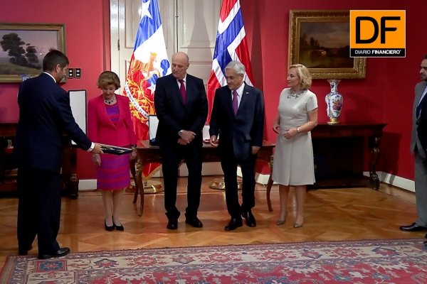 <p>Ahora en DF: Piñera recibe en La Moneda a los reyes de Noruega</p>