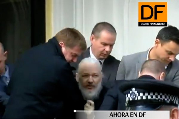 <p>Ahora en DF: Julian Assange fue detenido en la embajada de Ecuador en Londres</p>