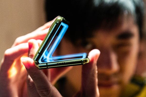 Samsung cancela lanzamiento en China del Galaxy Fold en medio de cuestionamientos a su pantalla