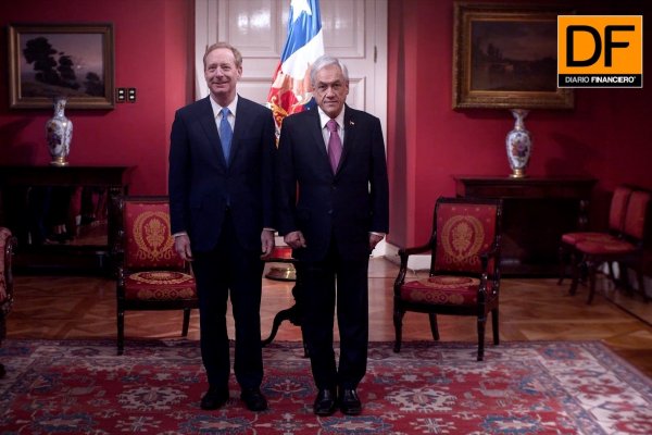 <p>Ahora en DF: Piñera recibió en La Moneda al presidente de Microsoft</p>